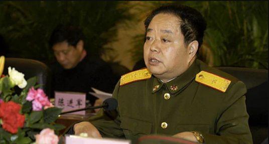 周光荣（原四川省军区政委）