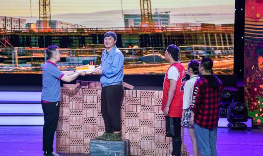 急需音乐剧剧本，或小品剧本，大概10分钟左右。